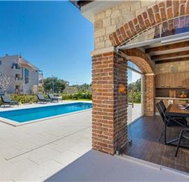 3 bedroom villa with pool, near Zadar, sleeps 8